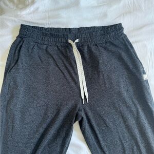 Vuori size M joggers